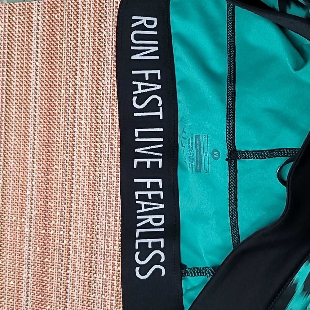 Womens Nike dri fit, Geometric Green, sz M - Picture 7 of 8